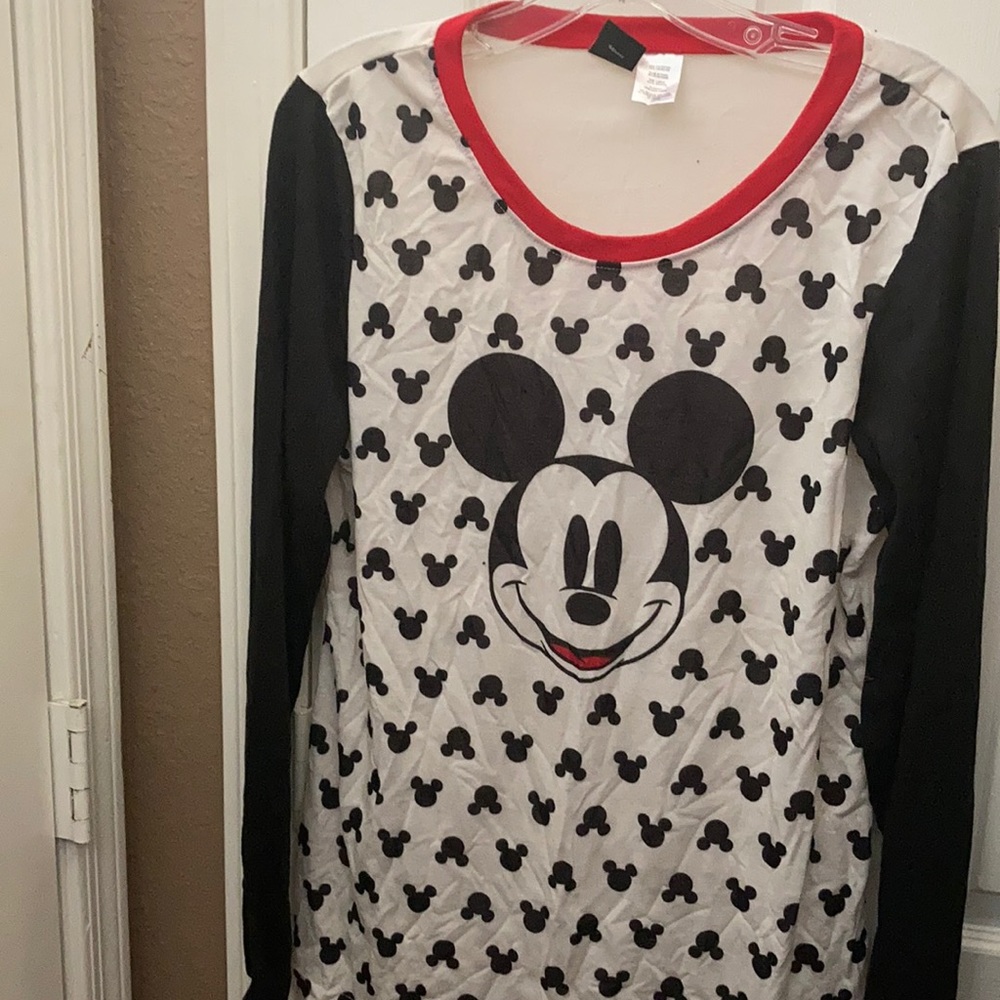 FINAL MARKDOWN Long sleeved Disney tee large